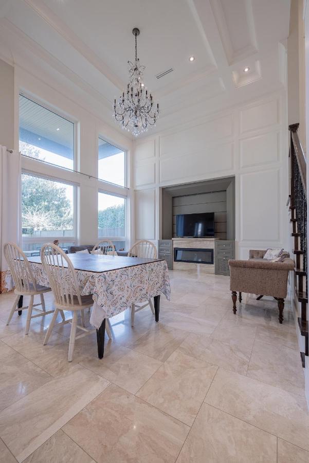 Luxurious Private Rooms In Richmond Esterno foto